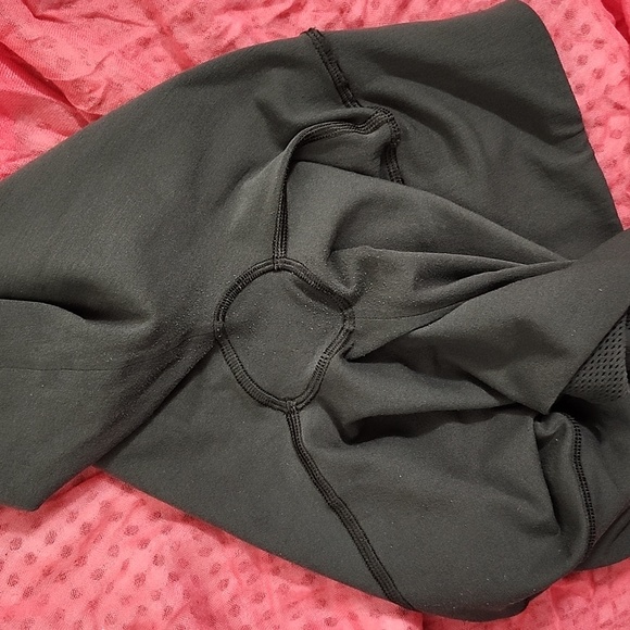 Lululemon Women's Everlux Waistband Training Crop - 15" Inseam - Picture 4 of 7